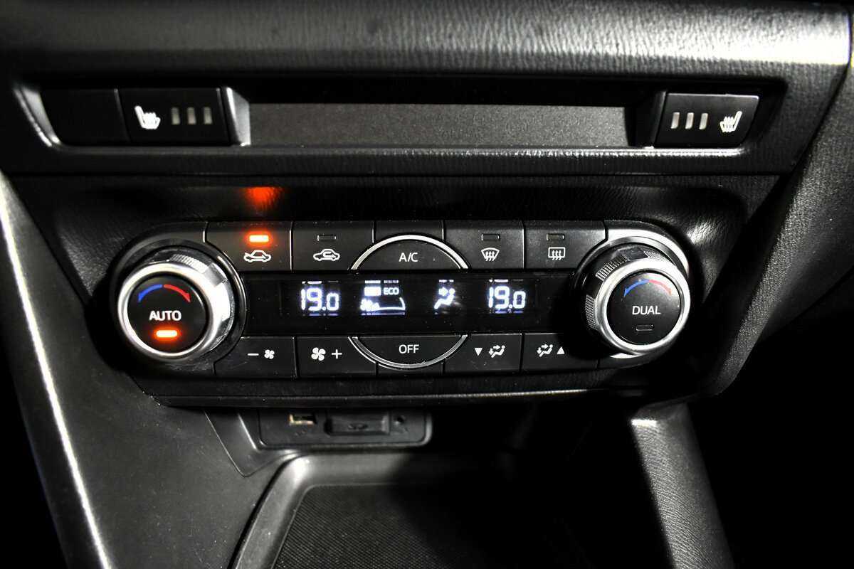 Mazda 3, 2017 Фото №15