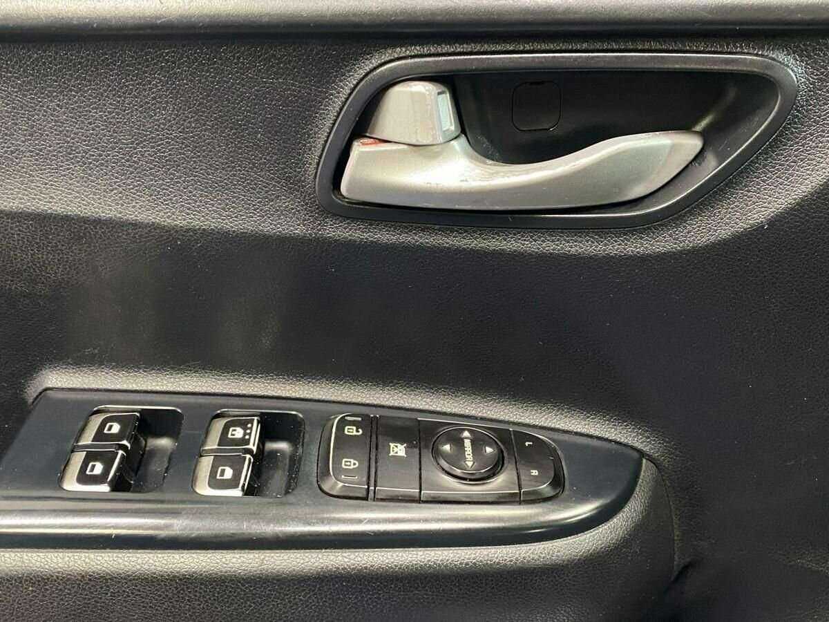 Kia Rio, 2017 Фото №17