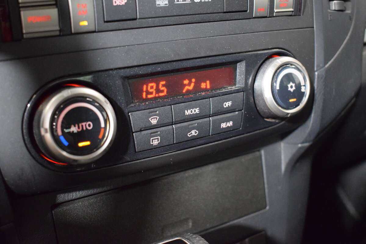 Mitsubishi Pajero, 2014 Фото №19