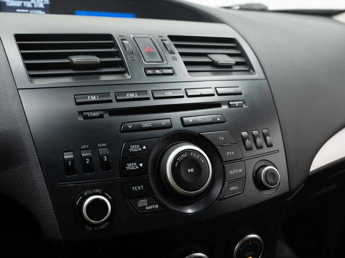 Mazda 3, 2012 Фото №21